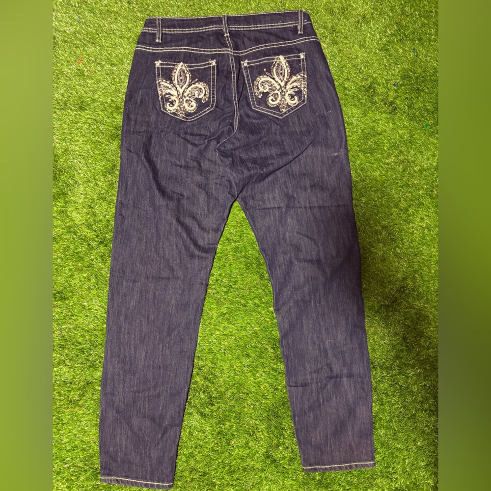Stylish Women's Blue Jeans with Embroidered Pockets